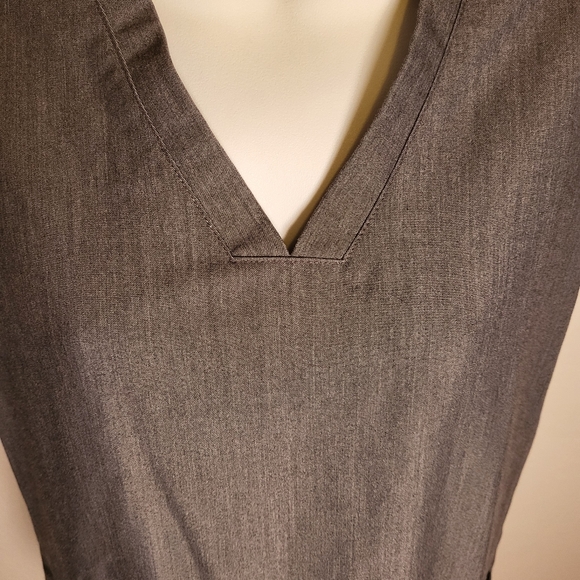 Figs Casma Three-Pocket Scrub Top size XXSmall in Heathered Grey - Picture 3 of 6